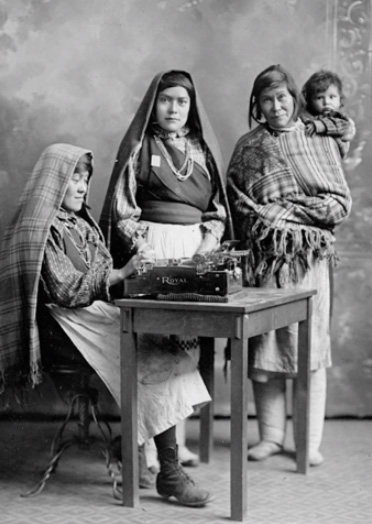 Isleta Pueblo women Carlotta Chiwiwi and her daughters Maria and Felicita Toura Early 1900s