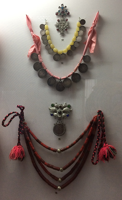 traditional Ukrainian jewelry