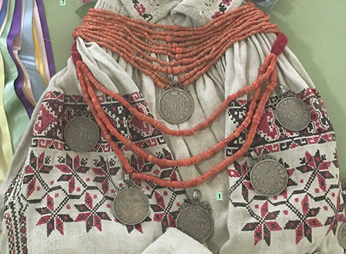 Coral necklace with silver dukach pendants the 18th-19th century