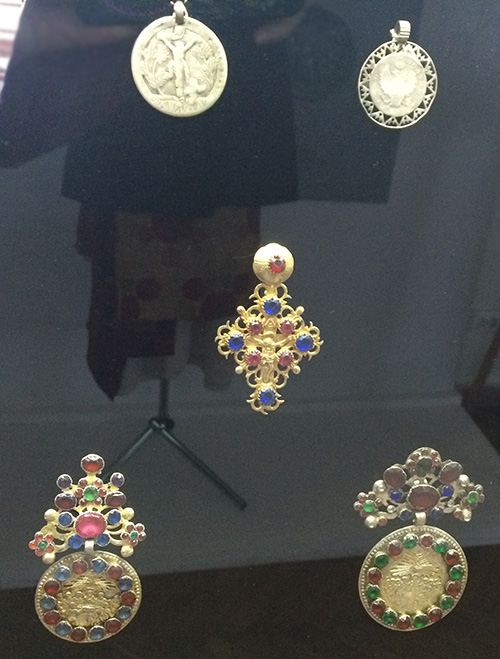 Richly adorned gold and silver dukaches and gold cross from Ukraine