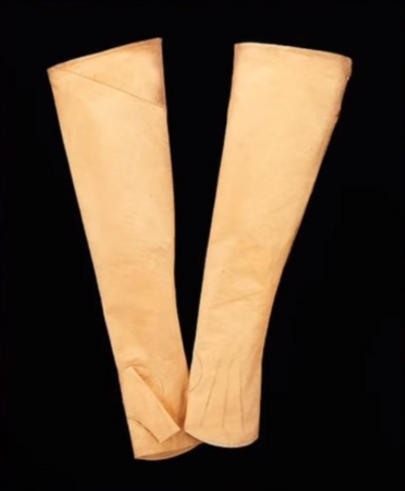 cotton gloves, circa 1770