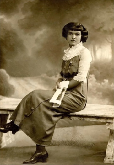 Vintage photos of Hungarian ladies from the early 1900s ...
