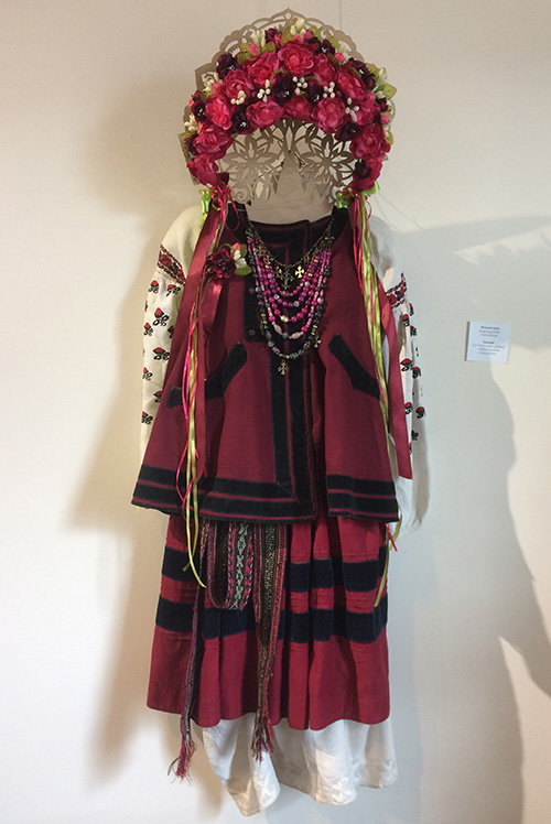 Vintage bride’s attire from central Ukraine, late 19th – early 20th century