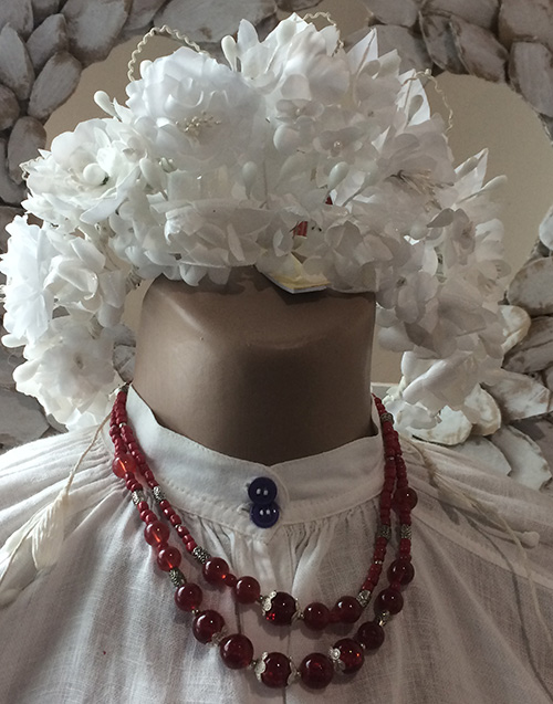 Gorgeous authentic wedding outfits complemented with modern bridal wreaths from Ukraine