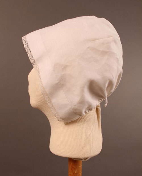 linen bonnet hätta with handmade bobbin lace trim