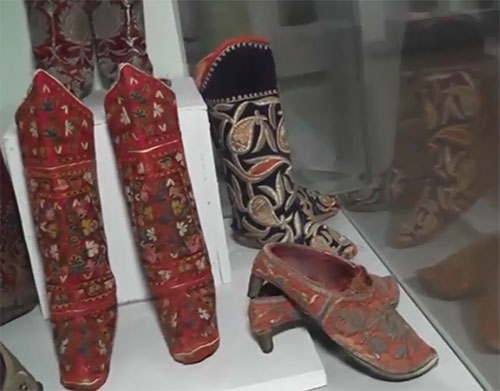 Uzbek ornate female footwear