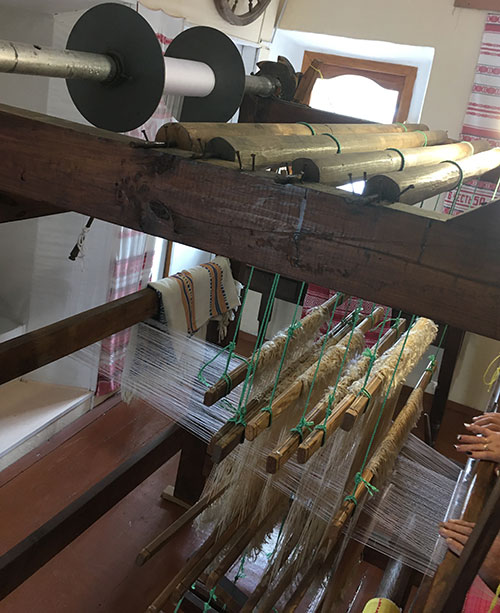 weaving on 150-year-old loom in Ukrainian museum