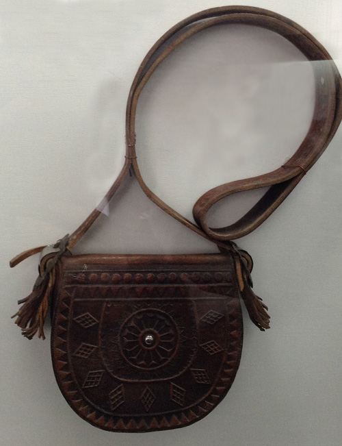 Small leather shoulder bag tashka used by men in Western Ukraine in 19th century