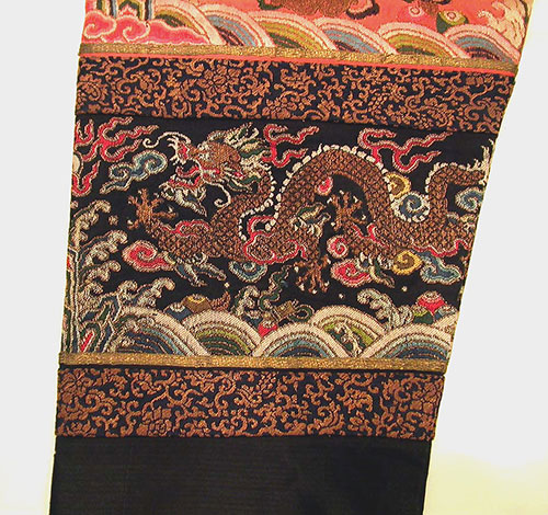 Chinese women’s chaopao dragon robe from the 18th century