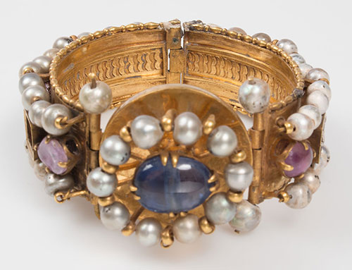Ornate bejeweled gold bracelet, Byzantine, 500-700