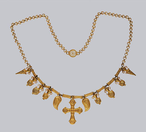 Gold necklace with wonderfully detailed ornaments, Byzantine, the 6th century