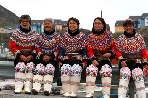 Greenlandic yoke – stunning colorful accessory of the north people