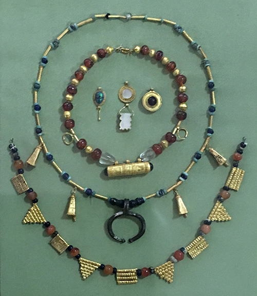 Top 5 most unique ancient beaded jewelry pieces