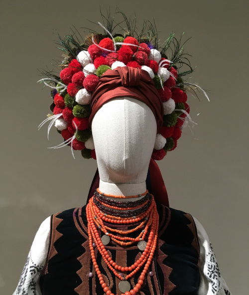 Ukrainian 100-year-old male and female headdresses