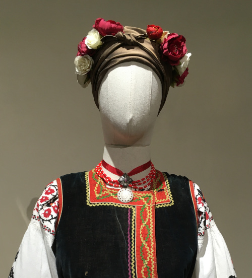 Ukrainian 100-year-old male and female headdresses