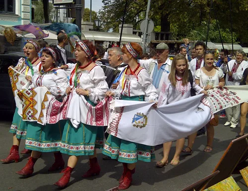 Parade of national embroidered clothing in Ukraine (photo report)