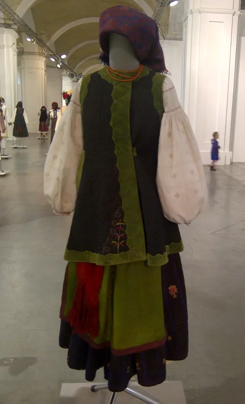 Traditional Ukrainian women's clothing 19th - early 20th century