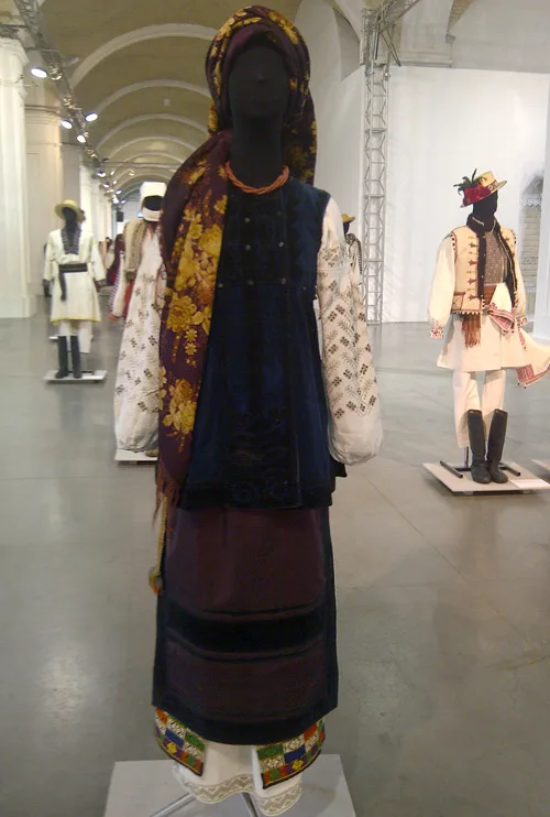 Traditional Ukrainian women's clothes 19th - early 20th century