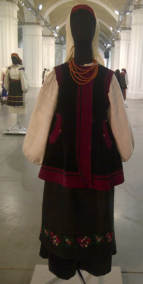 Ukrainian national costume of married woman 19th - early 20th century