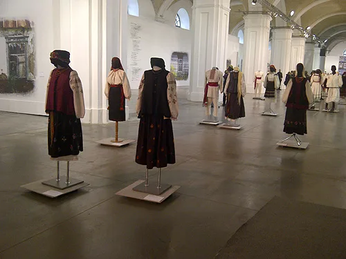 Samples of traditional Ukrainian festive clothing of 19-20th century. Best collection of three museums (photos)