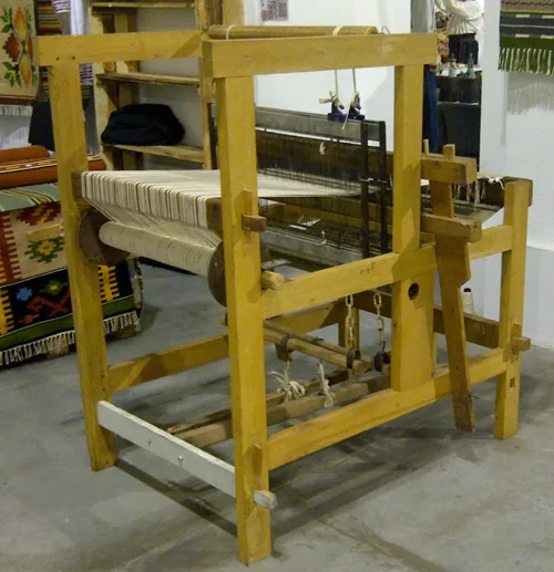 Vintage wooden looms are still used by Ukrainian craftsmen (+ photos) - updated
