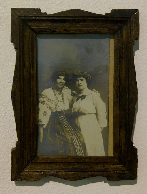 Old photos of Ukrainian national costumes