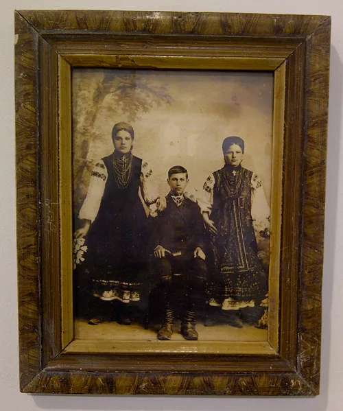 Old photos of Ukrainian national costumes