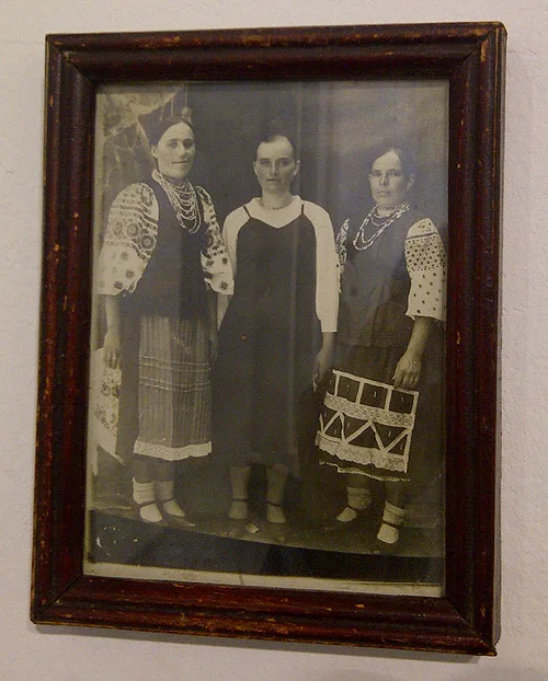 Old photos of Ukrainian national costumes