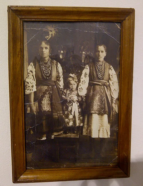 Old photos of Ukrainian national costumes