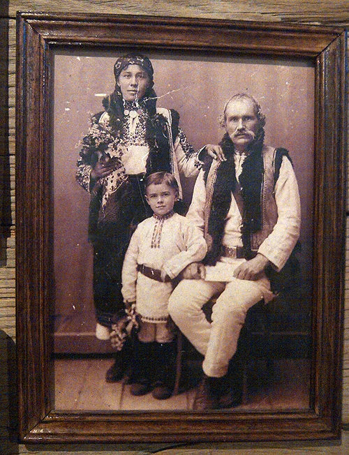 Old photos of Ukrainian national costumes