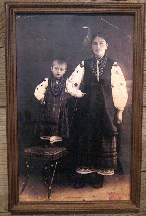 Old photos of Ukrainian national costumes
