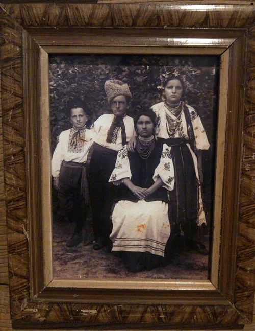 Old photos of Ukrainian national costumes