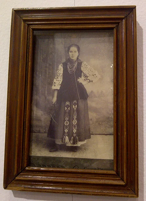 Old photos of Ukrainian national costumes