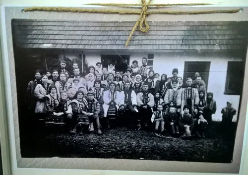 Old photos of Ukrainian national costumes