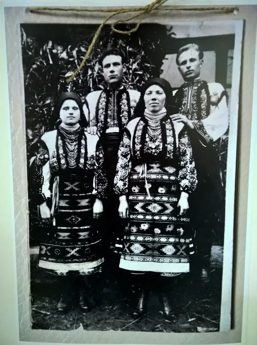 Old photos of Ukrainian national costumes
