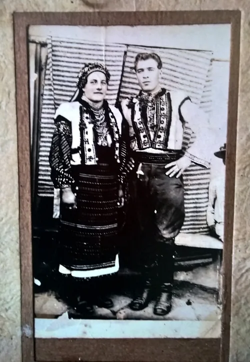 Old photos of Ukrainian national costumes