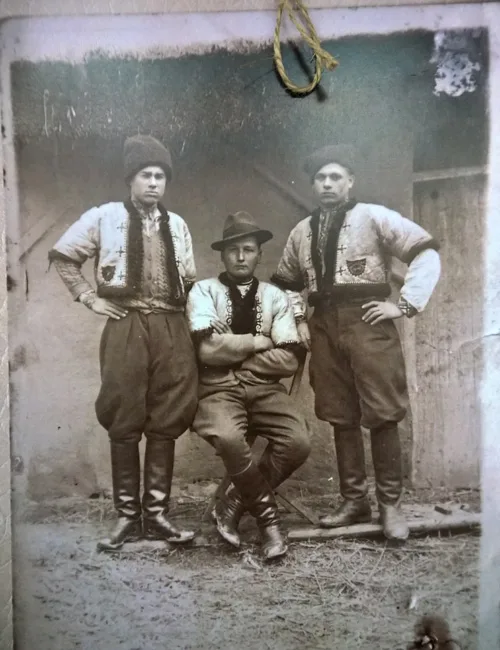 Old photos of Ukrainian national costumes