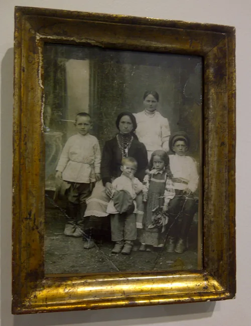 Old photos of Ukrainian national costumes