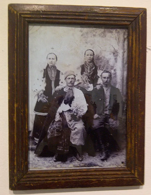 Old photos of Ukrainian national costumes