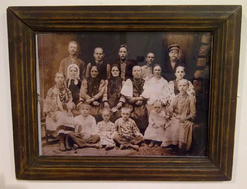 Old photos of Ukrainian national costumes