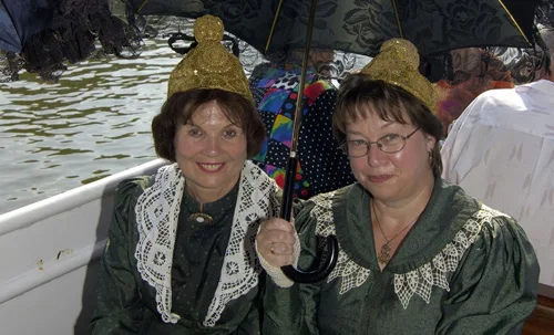 Passau-gold-cap
