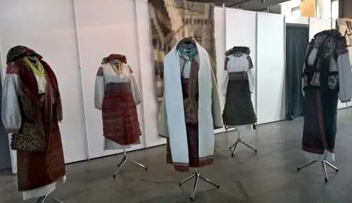Traditional outfits of Carpathian region of Ukraine (photos)