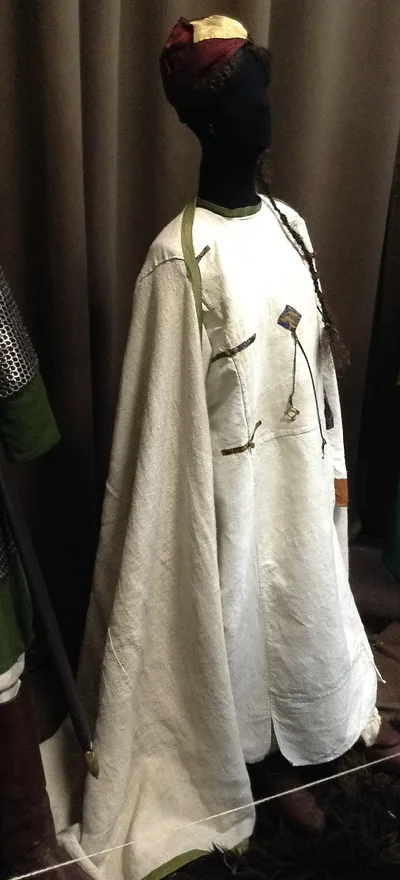 Reconstruction of clothes of wealthy Asian woman 9th century