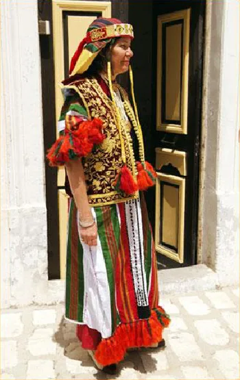 Tunisian traditional clothing crafts: weaving and embroidering