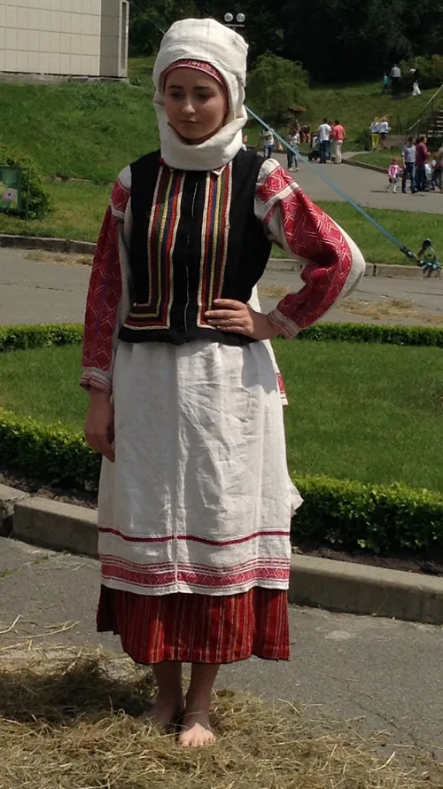 Married woman’s costume from Rivne region of Ukraine