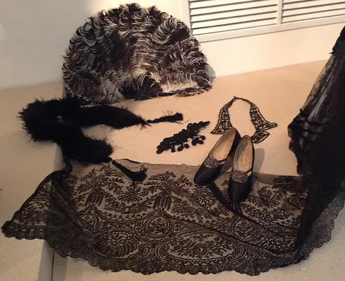 Female accessories early 20th century
