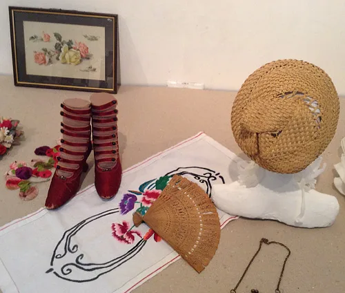 Female accessories beginning of the 20th century