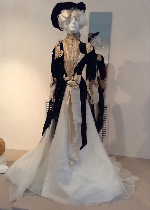 Female dress for special occasions the US 1890-1990