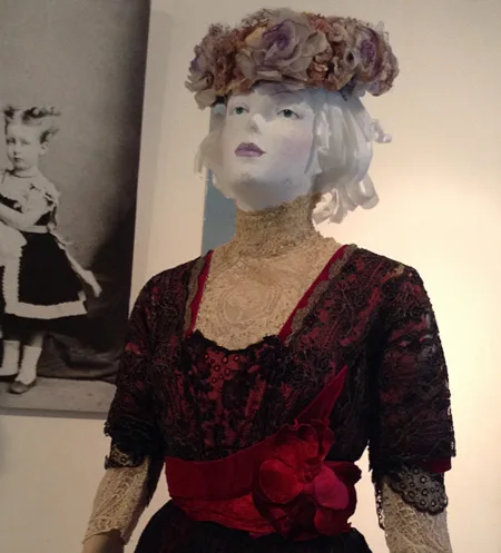 Casino dress France 1900-1905