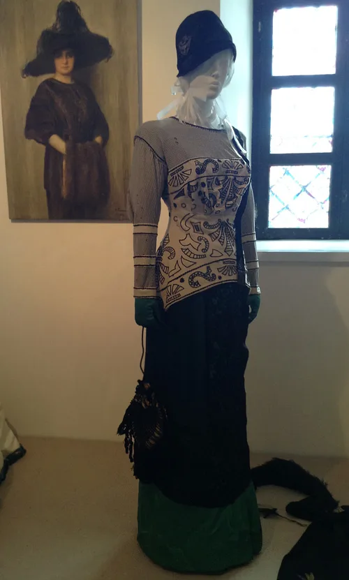 Vintage women’s costume for visits Ukraine 1914-1916